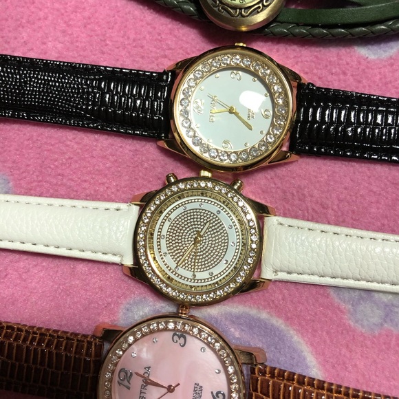 WATCHES 12 NEED BATTERIES NEW NEVER WORN - Picture 6 of 6